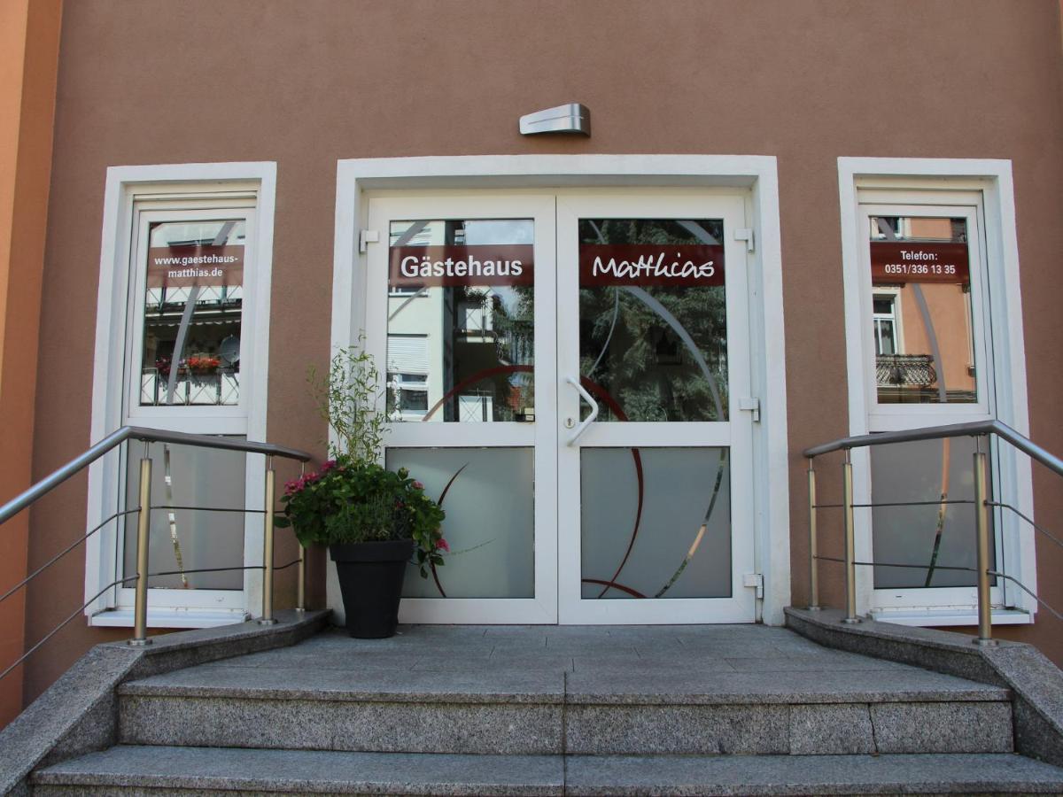 Apartments Und Zimmer Gaestehaus Matthias Dresde Exterior foto
