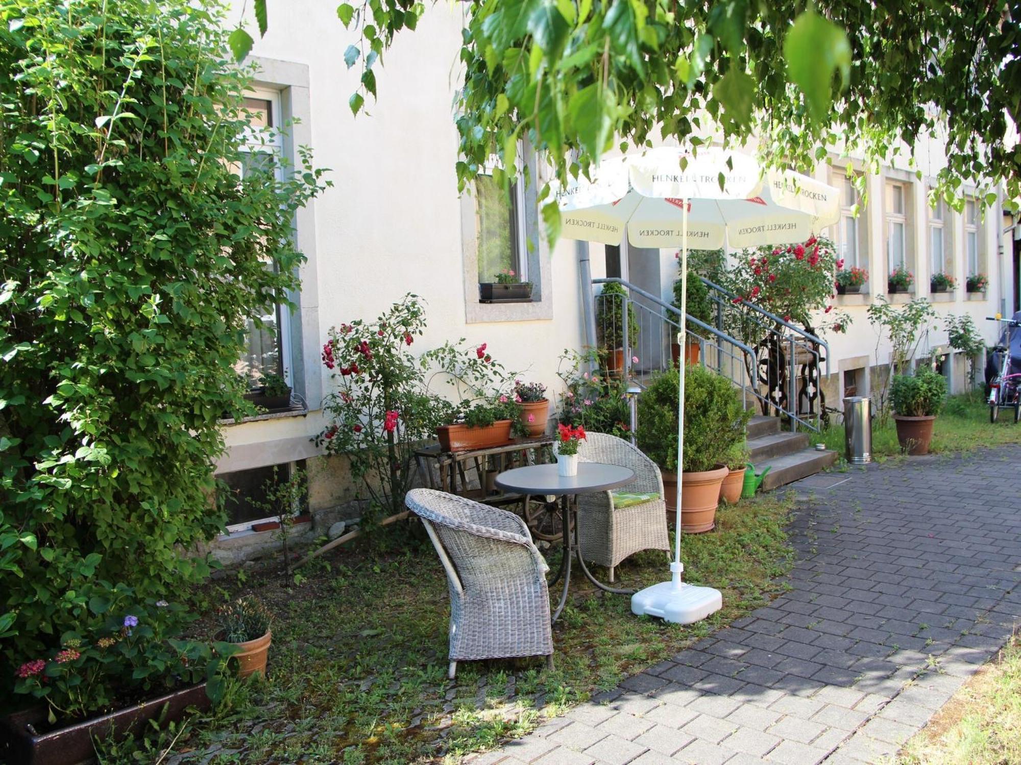 Apartments Und Zimmer Gaestehaus Matthias Dresde Exterior foto