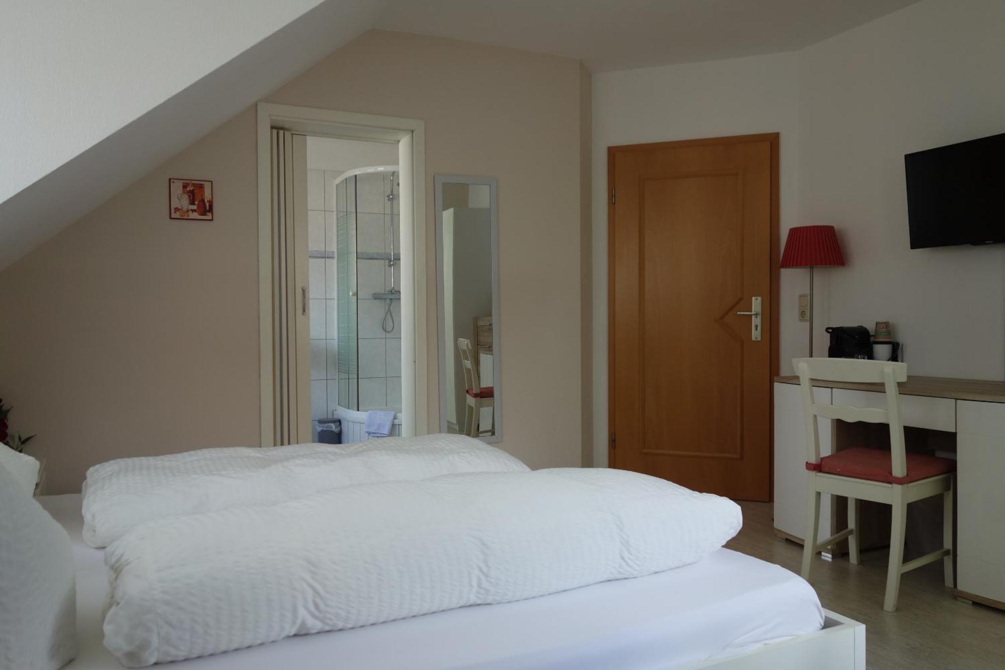 Apartments Und Zimmer Gaestehaus Matthias Dresde Habitación foto
