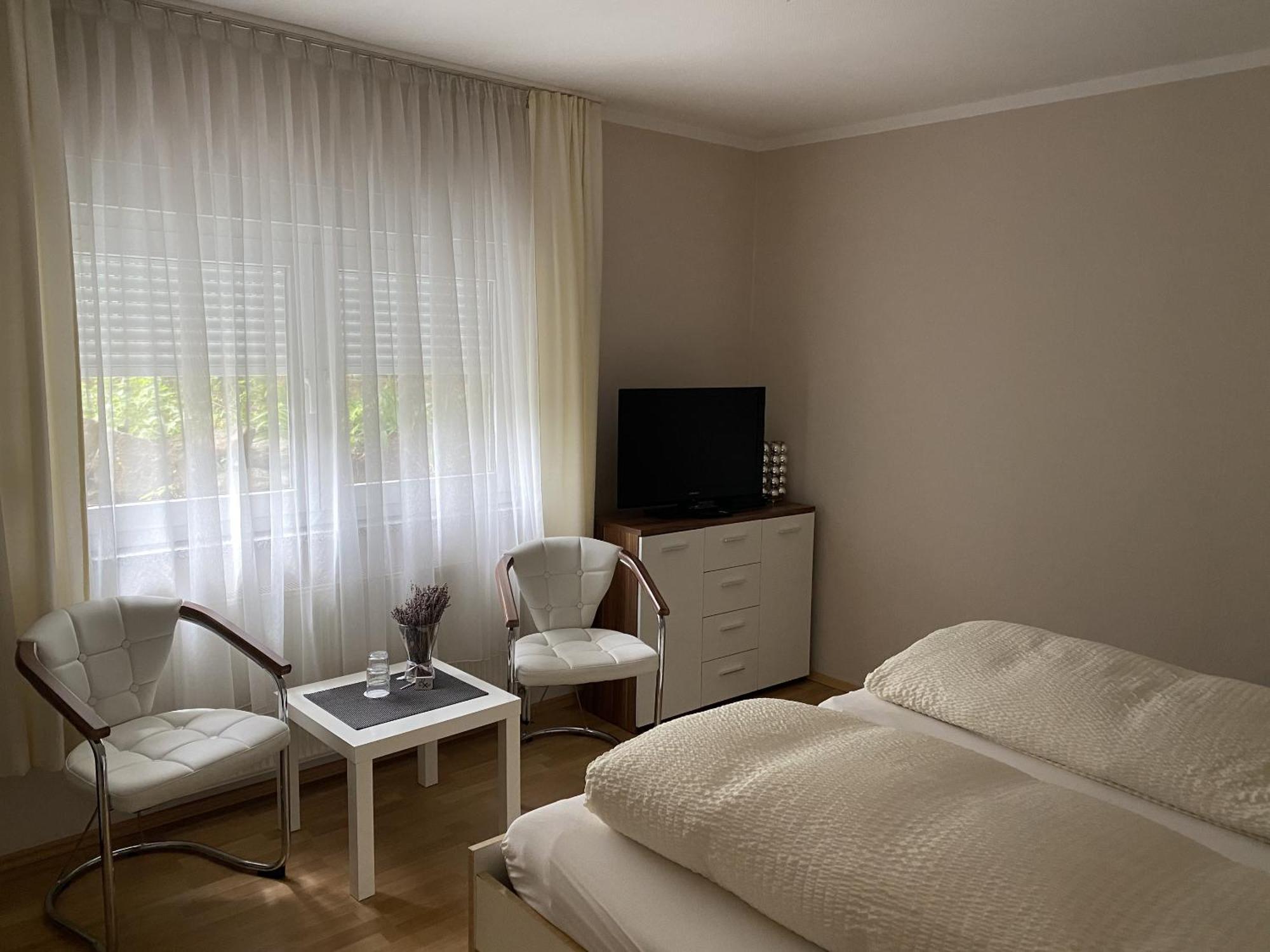 Apartments Und Zimmer Gaestehaus Matthias Dresde Habitación foto