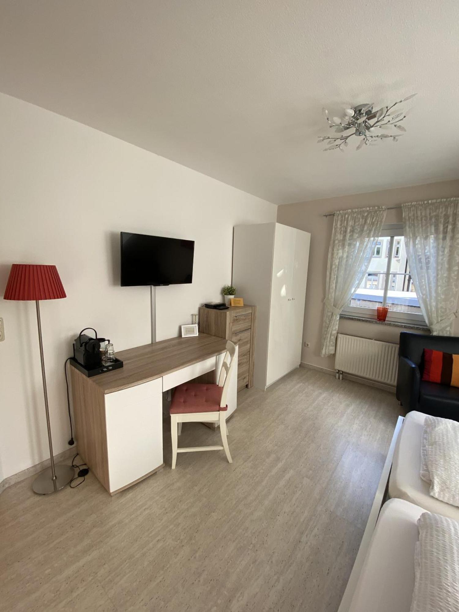 Apartments Und Zimmer Gaestehaus Matthias Dresde Habitación foto