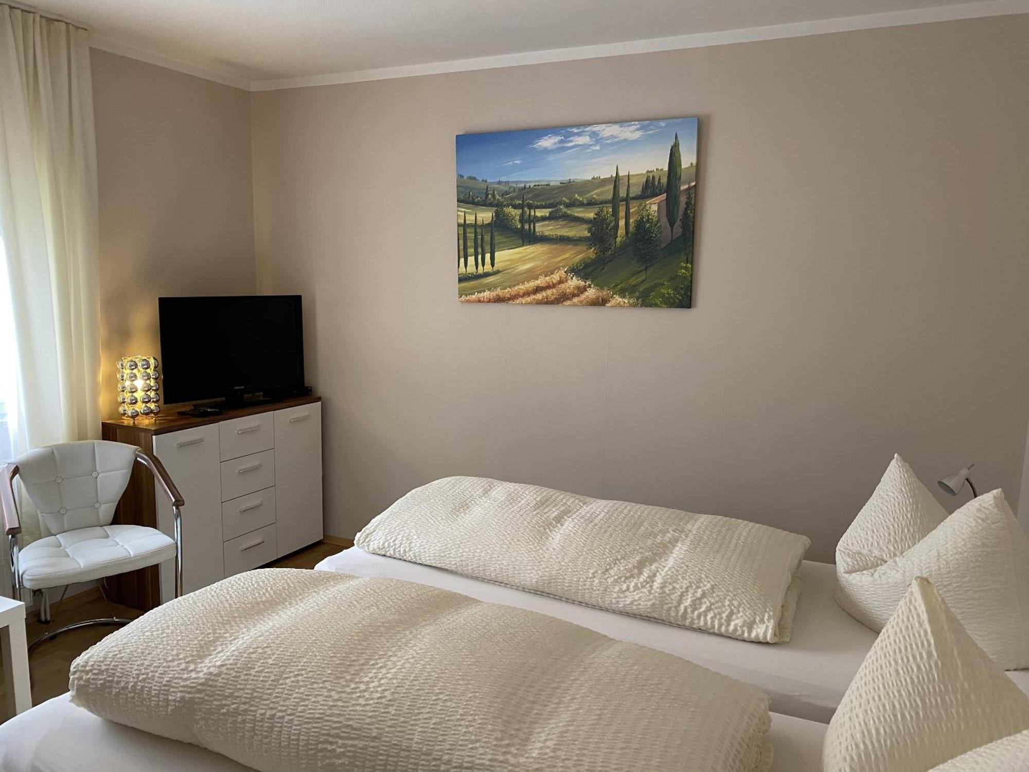 Apartments Und Zimmer Gaestehaus Matthias Dresde Habitación foto