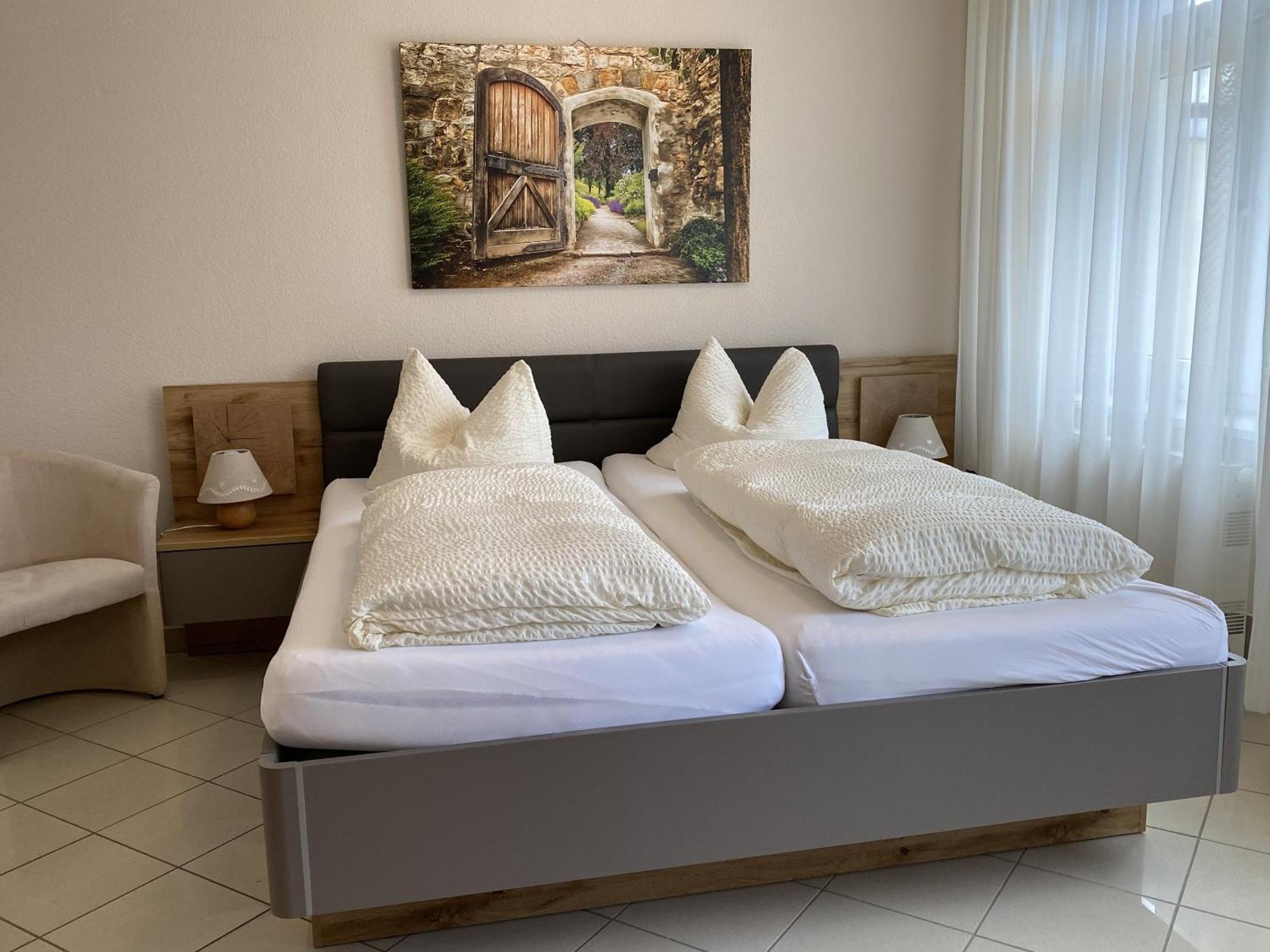 Apartments Und Zimmer Gaestehaus Matthias Dresde Habitación foto